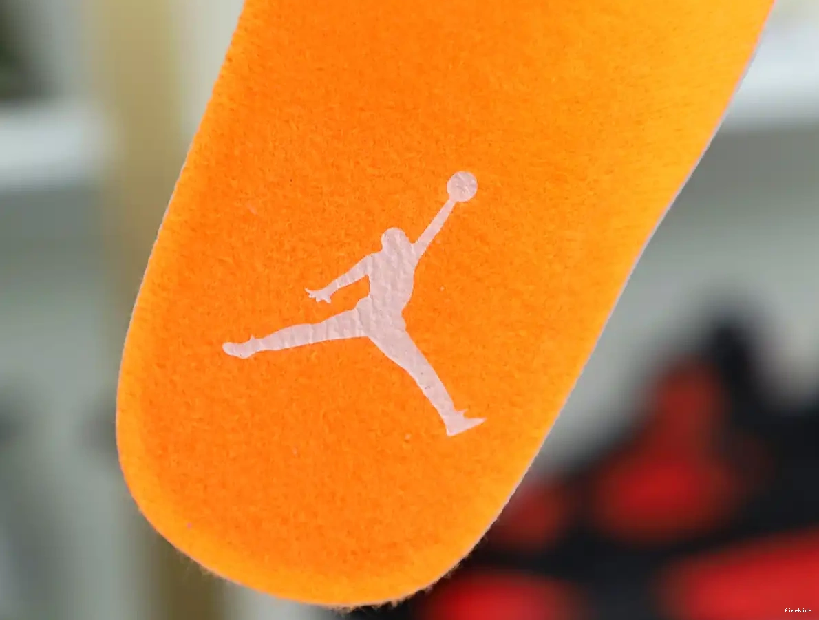 LOW JORDAN RETRO WMNS 11 AIR 'BRIGHT CITRUS' 0523